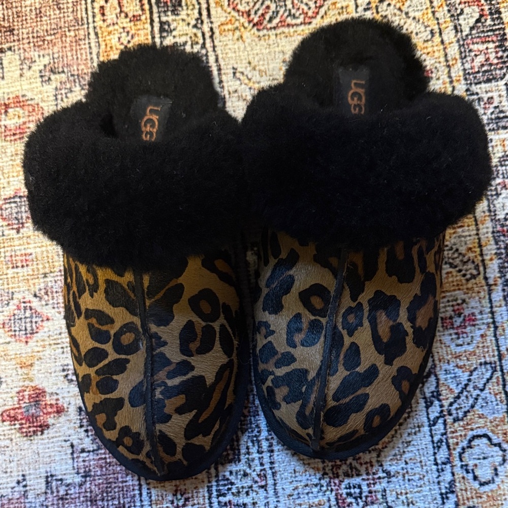 UGG scuffette - Black and Leopard Print Slippers women's 7